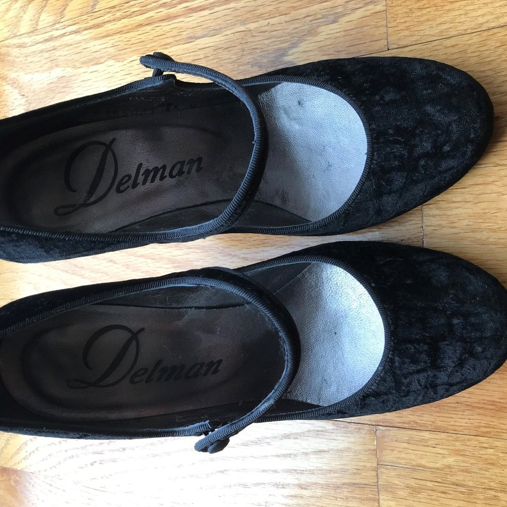 DELMAN SIZE 5 BLACK PATTERNED SUEDE